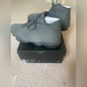 Jordan Horizon Sneakers